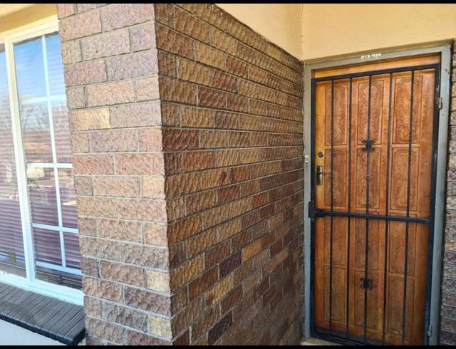2 BEDROOM APARTMENT FOR SALE IN WYCHWOOD